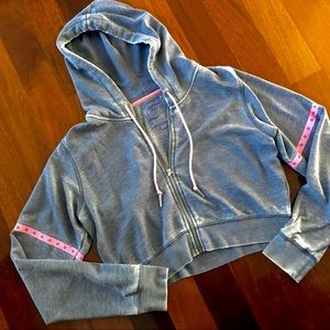 GUESS Crop Graphic Hoodie